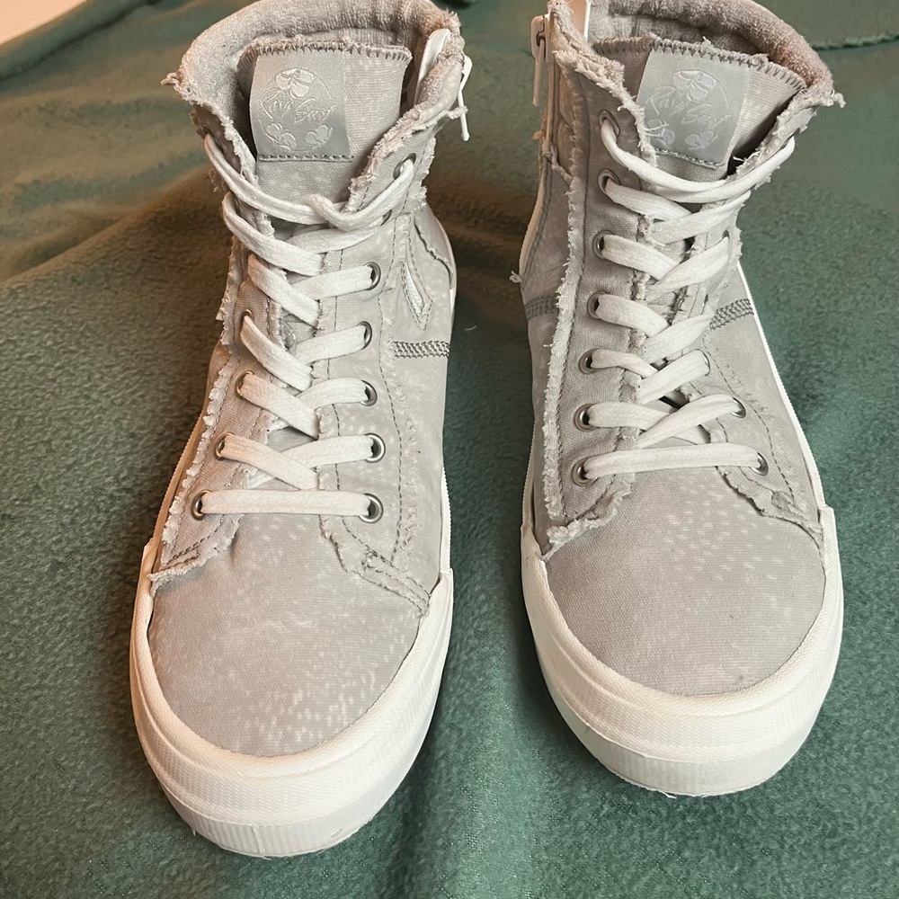 Roxy Gray High-Top Sneakers with Padded Collar and Canvas Material